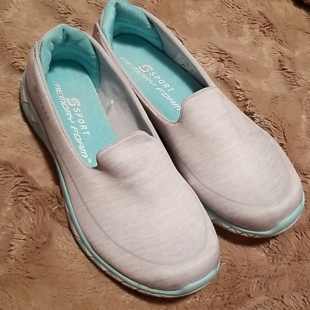 S Sport athletic shoes